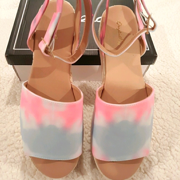 Pink and Blue Tie Dye Wedges! 😍😍 NIB - Picture 2 of 3